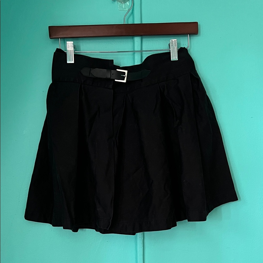 Deandri black pleated skirt
